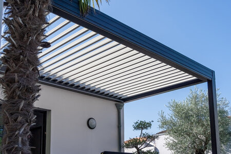 12 detaljer som visar kvaliteten på en aluminiumpergola