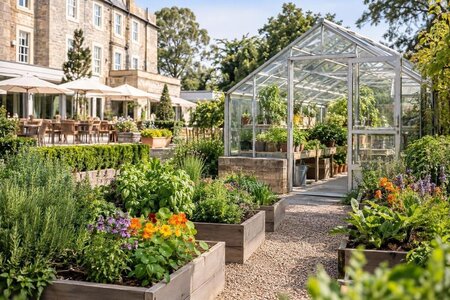 Växthus för hotellets örter och ätliga blommor