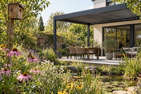 Planera en pergola i en trädgård med plats för djurliv