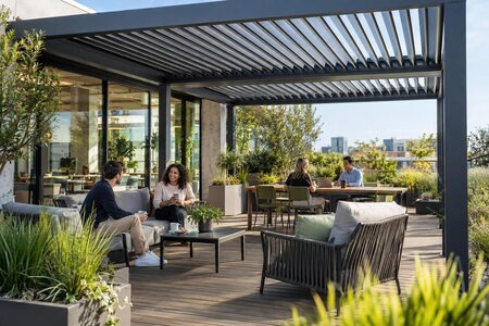 Planera en pergola för kontorets pausplats